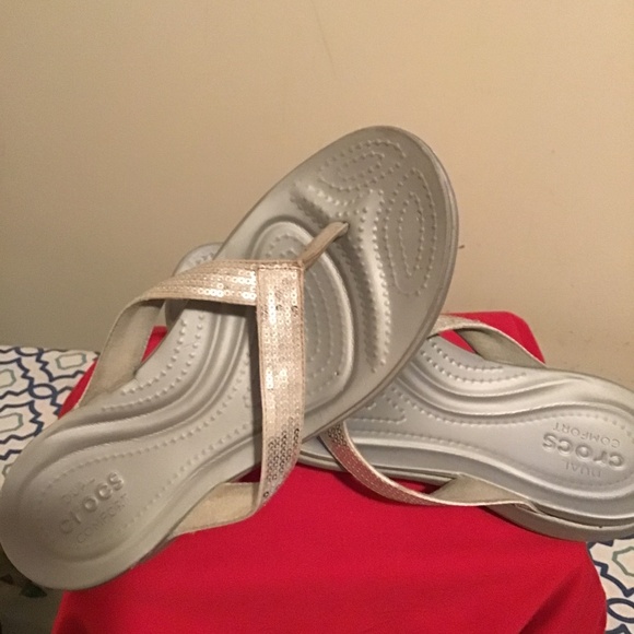 🔥CROCS, women’s 10, great condition, silver - Picture 1 of 3
